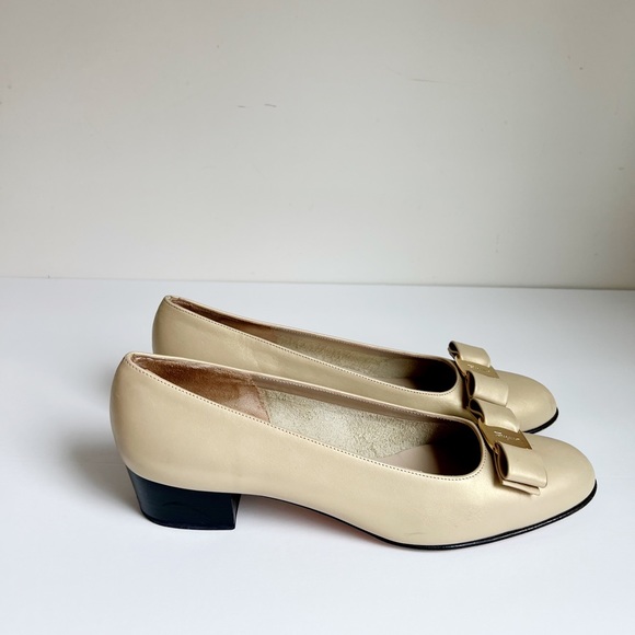 VINTAGE Salvatore Ferragamo gold vara platino calf size 9 1/2 AAA - Picture 3 of 10